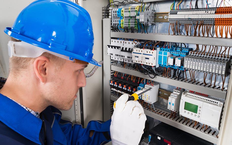 cherche électricien Paris 7